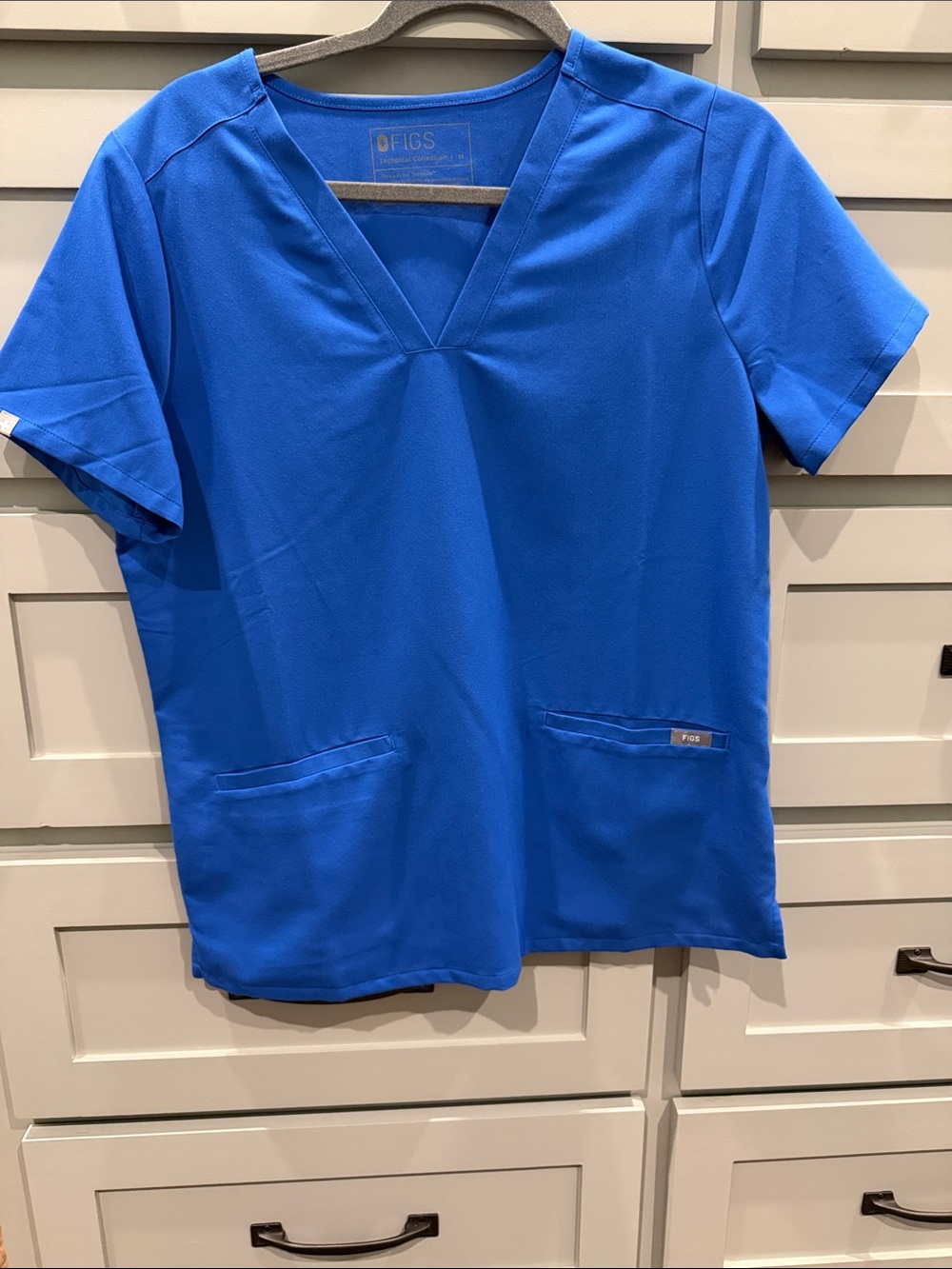 Figs Women's Short Sleeve V-Neck Scrub Top in Royal Blue